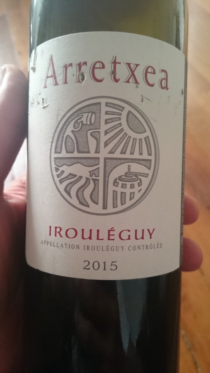 TempoChevrier's tweet photo. @Vinexplore @Atout_Terroir @vinosoftcom @AngeGardienVin @VinoTeam @LeMuscadet @ParolesetVin @MySublivin @romaincacace @Lee__Corn @lawinetech @EasyBacchus @adelineduracell @CaveasyApp @iDealwine @lelieuduvin @thomas_babin @AveineOfficiel @_Vinovae @lesgrappes @WODWineOnDemand @philippe1richy @TrinqueFougasse @VinsduLanguedoc @pezenas_online @VilledePezenas @hautlignieres @AOCVINSDUBUGEY @PrintempsBugey @LPBallon @TrocWine @WineServicesGrp @scorelab_io @JeanBouteille @PlugWine @VignesdeNantes @vignoblenantes @vinsdeloire @techloirevalley @LoireValleyWine @madeinvdl @VLoire_Tourisme @Alsace @TerraVitis @AlsaceWines @M_Chapoutier @Portugal @vinosdeEspana @PaisVascoTurism Contrekems @lawinetech sur le pays #basque mais côté français môôsieur ! On compare les #vins de la coop avec ceux du Domaine #Arretxea en #Irouleguy rouge sur le millésime 2015. Donc #bottlebattle #biody contre rien. Devinez qui gagne haut la main par ko au premier round ? https://t.co/HfLHmzQXCZ