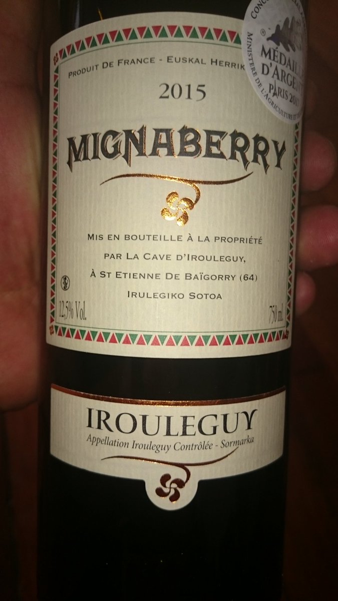 TempoChevrier's tweet photo. @Vinexplore @Atout_Terroir @vinosoftcom @AngeGardienVin @VinoTeam @LeMuscadet @ParolesetVin @MySublivin @romaincacace @Lee__Corn @lawinetech @EasyBacchus @adelineduracell @CaveasyApp @iDealwine @lelieuduvin @thomas_babin @AveineOfficiel @_Vinovae @lesgrappes @WODWineOnDemand @philippe1richy @TrinqueFougasse @VinsduLanguedoc @pezenas_online @VilledePezenas @hautlignieres @AOCVINSDUBUGEY @PrintempsBugey @LPBallon @TrocWine @WineServicesGrp @scorelab_io @JeanBouteille @PlugWine @VignesdeNantes @vignoblenantes @vinsdeloire @techloirevalley @LoireValleyWine @madeinvdl @VLoire_Tourisme @Alsace @TerraVitis @AlsaceWines @M_Chapoutier @Portugal @vinosdeEspana @PaisVascoTurism Contrekems @lawinetech sur le pays #basque mais côté français môôsieur ! On compare les #vins de la coop avec ceux du Domaine #Arretxea en #Irouleguy rouge sur le millésime 2015. Donc #bottlebattle #biody contre rien. Devinez qui gagne haut la main par ko au premier round ? https://t.co/HfLHmzQXCZ
