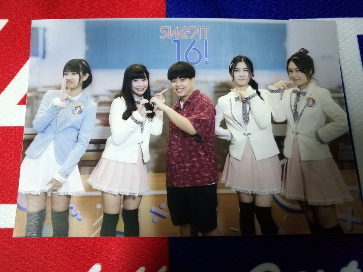 SYL_103's tweet image. กรุ๊ปA โดนเหม็นตั้งแต่ต้นจนจบ 5555😛

#sweat16 #GoSweat #mahnmooksweat16 #FameSweat16 #PetchSweat16 #NinkSweat16