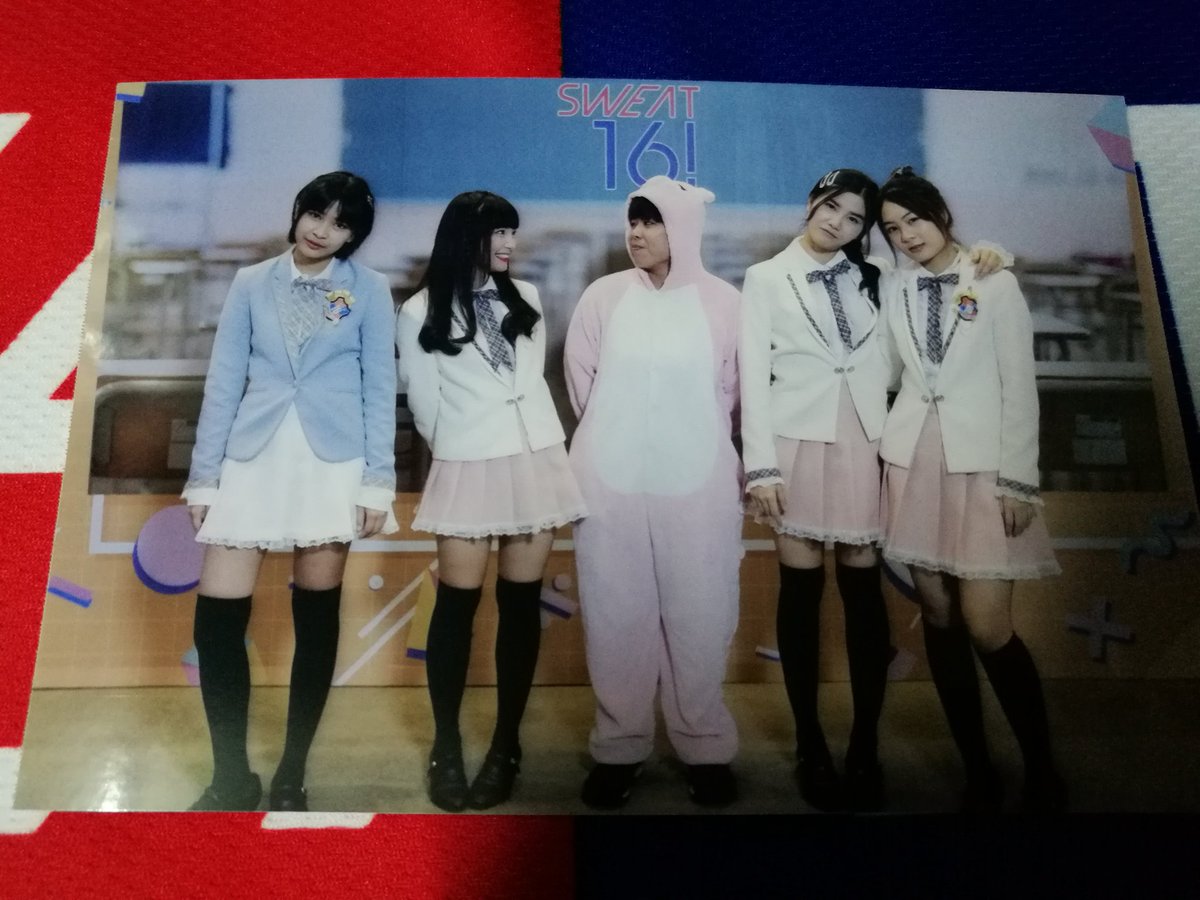 SYL_103's tweet image. กรุ๊ปA โดนเหม็นตั้งแต่ต้นจนจบ 5555😛

#sweat16 #GoSweat #mahnmooksweat16 #FameSweat16 #PetchSweat16 #NinkSweat16