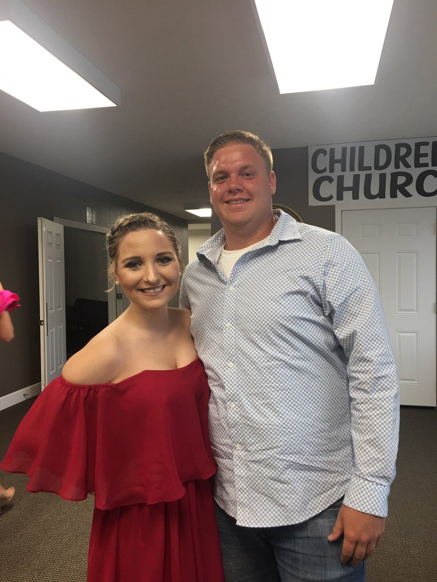 JordanRaleigh14's tweet photo. My forever wedding date💙💍 https://t.co/2tyPVHXqnE