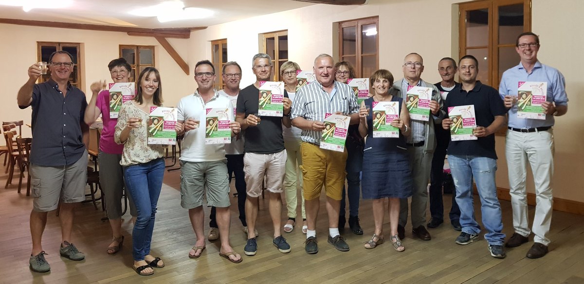 trepobertrand's tweet photo. Avec les adhérents de #apccv pour la préparation de la 6eme édition de notre festival 🎊 oenotouristique #BullesEtBellesHistoires des #CoteauxVitryats 🍇On vous donne tous rendez-vous le 📅 1er juillet à #SaintAmandSurFion https://t.co/GUbvEgBTdh