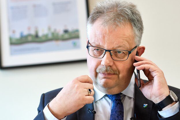 To kommuner har allerede koblet sig på Hjørrings sagsanlæg mod staten - flere er på vippen. De føler sig provokeret til det af Kristian Jensen. Baggrund: Et skævt udligningssystem, der favoriserer hovedstadsområdet #udligning #dkmedier #dkpol #nordjyske nordjyske.dk/nyheder/opbakn…