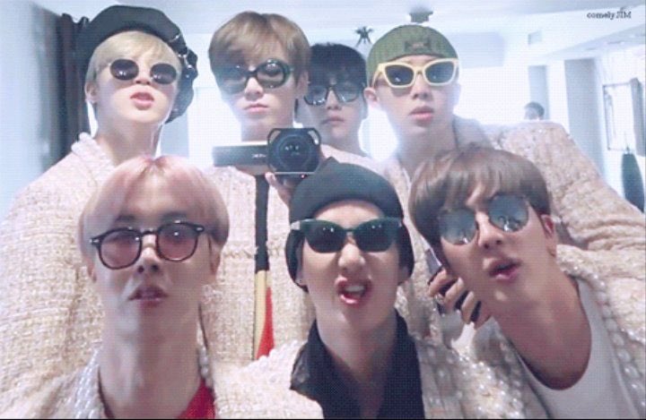 WorldwideARMYP1's tweet photo. Hey guys! It’s been a while but we now have to trend a hashtag on twitter! 
#ArmyHasASecret
The end date is on 13th June! So let’s keep it going MYracles! -
-
-
The Official YouTube Link is below! Remember to subscribe!

#ArmyHasASecret https://t.co/x3pCxI35XU
