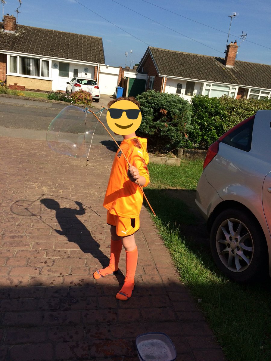wiseowlsin5D's tweet photo. What’s better than writing reports? Making giant bubbles of course! Sure it counts as planning 😉 #bsjoutdoors #bsjscience #bsjdandt @SLMcVeigh01 @BramleyJunior https://t.co/ZsmeI5glSk