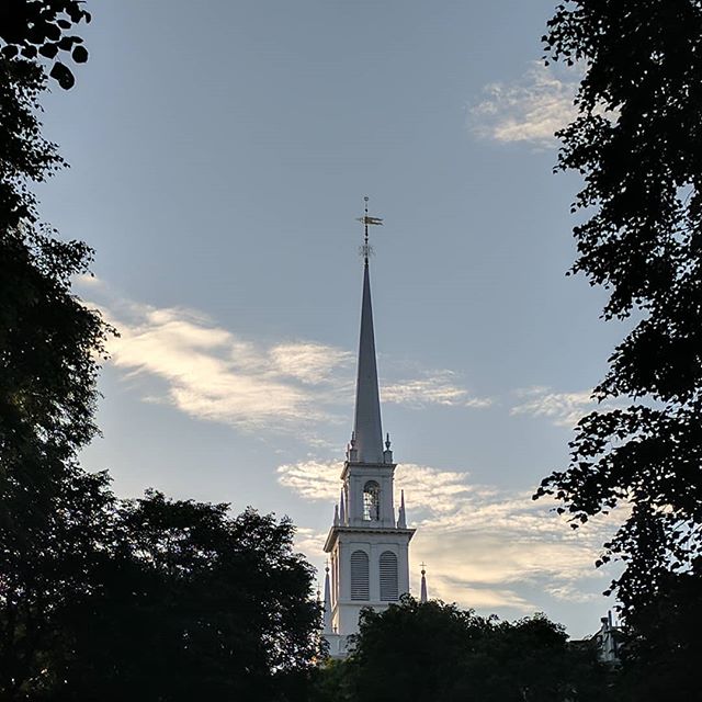 OldNorth1723's tweet photo. We will never cease being #awestruck by the steeple of the #OldNorthChurch! 😍#SteepleSunday 📷: arey_rey https://t.co/nGnEJA7flq
