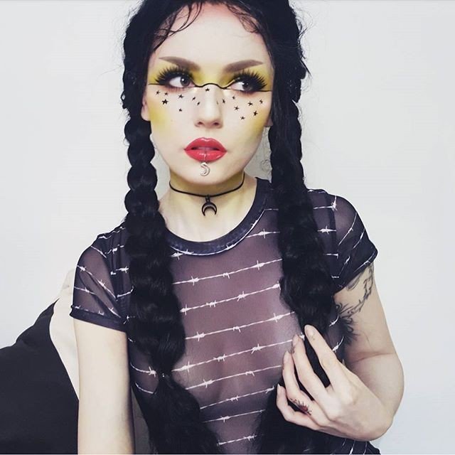 RogueAndWolf's tweet photo. This doll looks super stunnin' with our 'Rhea' choker! 😍
-
We need some advice, Coven. Best cruelty-free eyeliner? Go go go!
-
-
-
-
📷 @lou.von.bright
#rogueandwolf #alternative #alternativegirl #alternativestyle #altgirl #darkgrunge #dollsofinstagr… https://t.co/O0Zbcaexpz https://t.co/znn45xnBFB