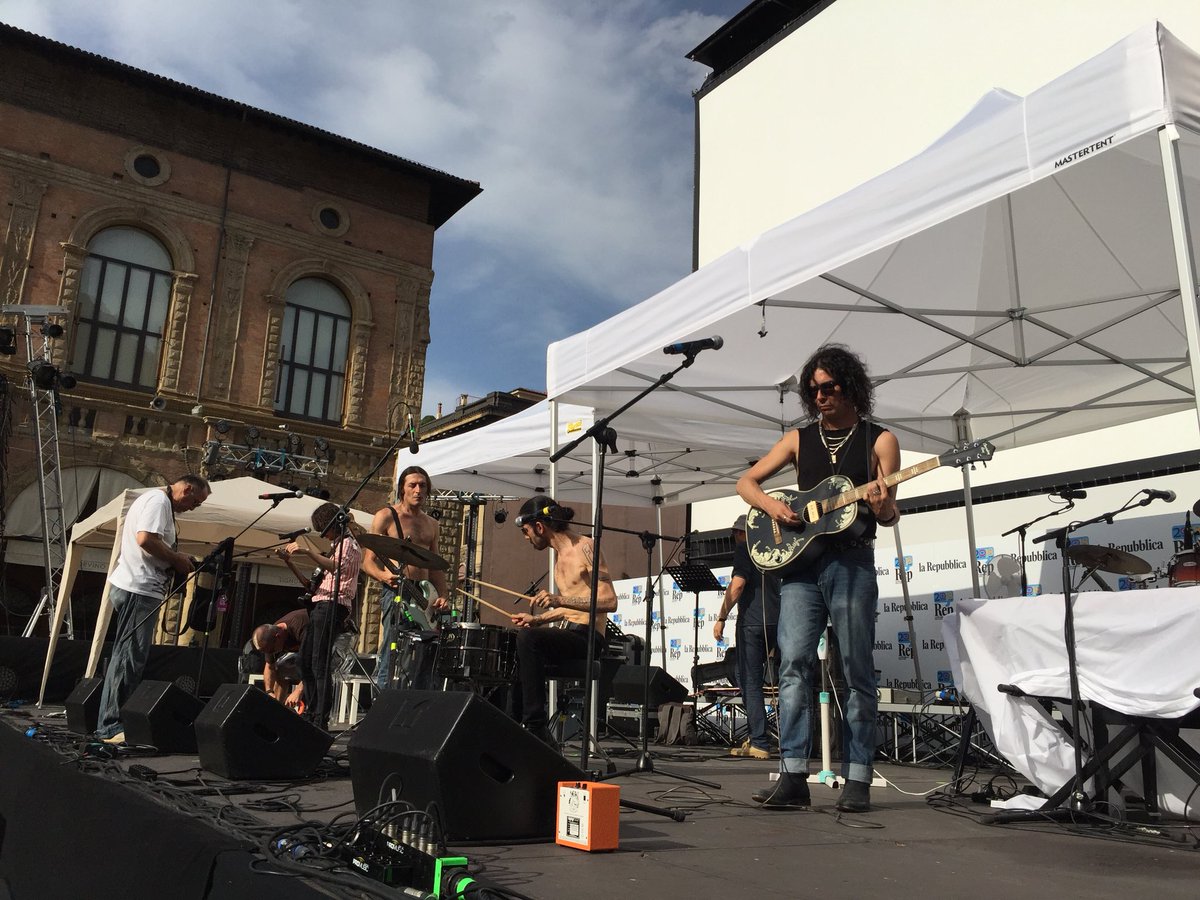 Puntata speciale di #Webnotte questa sera a Bologna. A #Repidee18 arrivano gli <a href="/zencircus/">The Zen Circus</a>