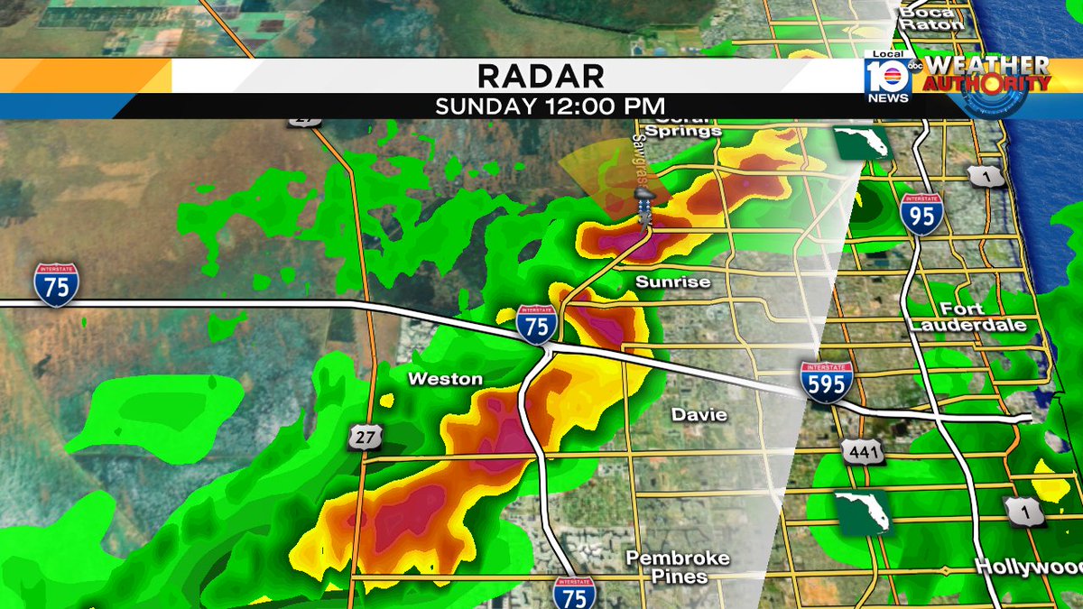 Strong t-storms building across Western suburbs of #Miami-Dade & #Broward.  Keep an eye to the sky.  #FLL #flwx https://t.co/mVrdXhdZhQ