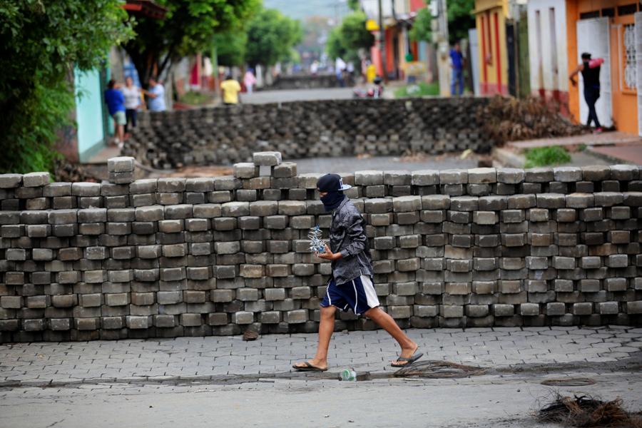 elnuevodiario's tweet photo. Bloqueos a las v��as se triplican en toda Nicaragua tras ataques. De unos 40 tranques que había en el país hasta la madrugada de ayer sábado, el número creció hoy a 126
https://t.co/deg466elai https://t.co/AtyYYEP1vP