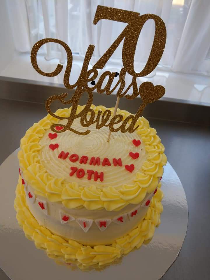 TeaCaddyAndCake's tweet photo. Created this beautiful cake for a special family member this weekend. Happy Birthday Norman. Jayne X X https://t.co/6ZV0jefWHw