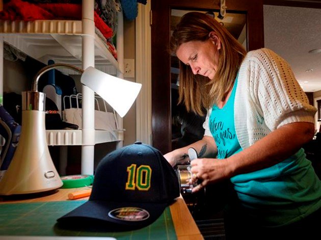 'There's way too many:' Hats fundraiser for paralyzed Broncos player takes off.  ottawamatters.com/national-news/… https://t.co/Hn4Ie3jjGc