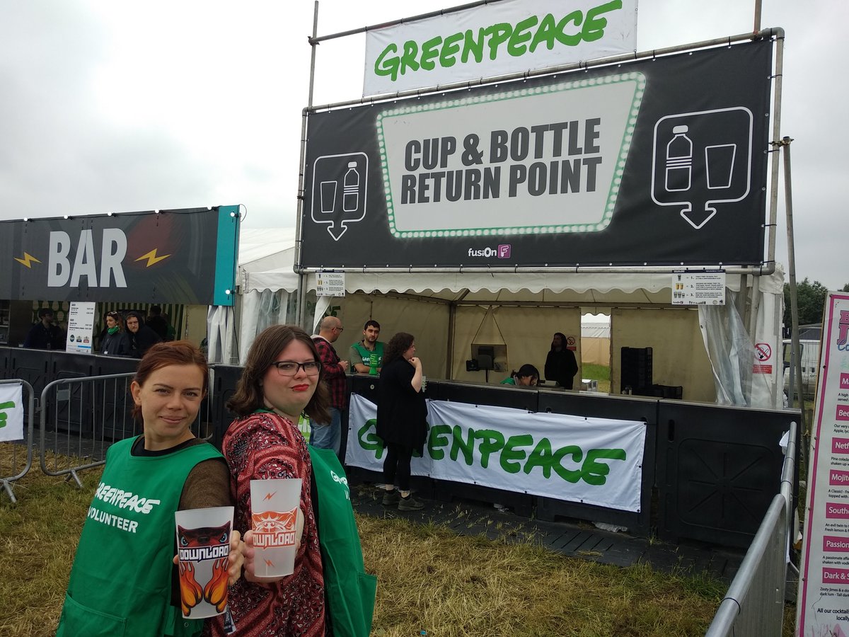 Downloaders!!! Together we can #EndOceanPlastics. Head to the return points next to the bars before 10 to get your money back on your reusable cups and take the <a href="/GreenpeaceUK/">Greenpeace UK</a> quiz 🤘🌿