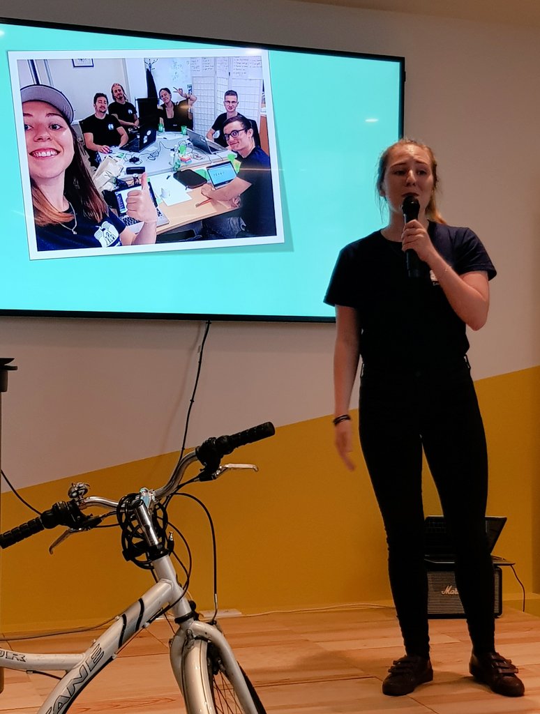 DelpheF's tweet photo. #SWAngers Alors l'équipe @Locky_fr vous la kiffez plus version backstage ou version on-stage ? 👍 https://t.co/DAaxadvo6J