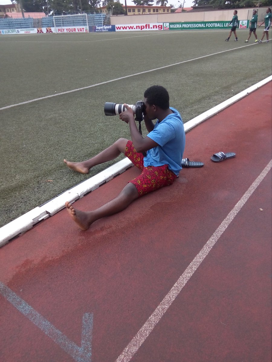 trendyfaith's tweet image. Intl photo journalist @modovictorekene taking shots of @NGSuper_Falcons in training at Agege stadium ahead of #AWCON 2018 qualifiers  on Monday 11th June. @FisayoDairo @OgaNlaMedia