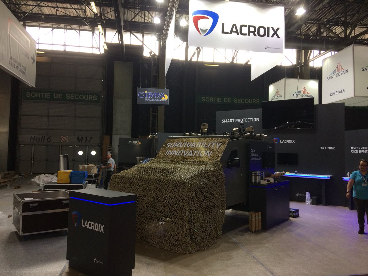 LACROIX_Defense's tweet photo. #Eurosatory pics of the day ... en pleine préparation pour être fins prêts... Nos amis d @ArmyRecognition déja sur la brèche pour découvrir #Galix #Immersive #360 #Experience et les nouveaux lanceurs #REPY pour l’entrainement de nos #CTC https://t.co/rZrE6CYEX2
