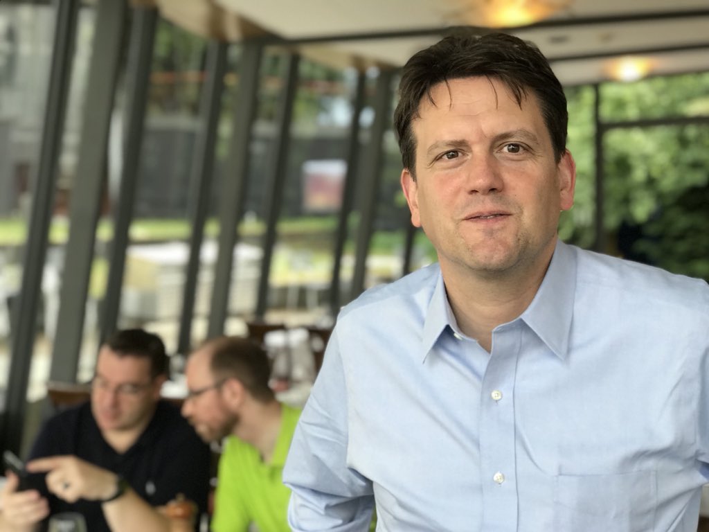 Pierre_Meier's tweet photo. Daniel #Diekmann: @ID_Berlin ist #Gastgeber des #ENTSCHEIDERFABRIK #Sommercamps, weil diese #Initiative unsere #Ansprüche widerspiegelt - hinsichtlich kontinuierlicher #Weiterentwicklung für immer bessere #messbare #Outcomes! https://t.co/H82836ZcQO