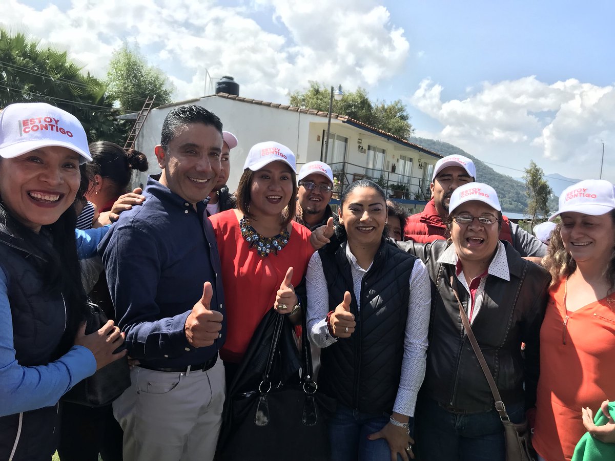 cruz_roa's tweet photo. “La enseñanza que deja huella es la que se hace de corazón a corazón” HH. Agradezco a mi amigo Hugo Andrés Hernandez,  @MauricioOsorio_ y a los maestros de la region de VALLE DE BRAVO su apoyo y compromiso. https://t.co/lui8jUWfOU