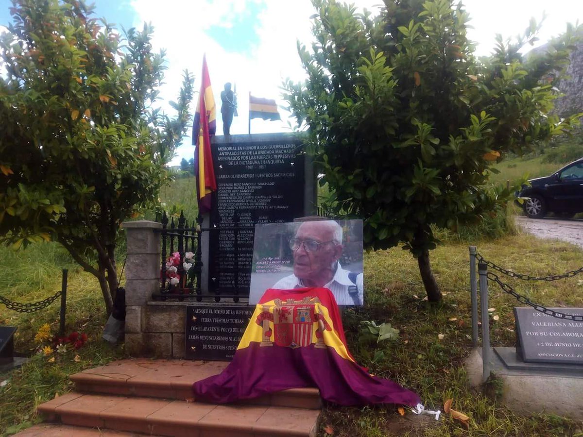 Rabago_Rionansa's tweet photo. Emotivo #homenaje ayer en #Bejes a la Guerrilla Antifranquista #BrigadaMachado y a Manuel de Cos. #MemoriaHistorica #Liébana #Cantabria https://t.co/NioWT6XDV0