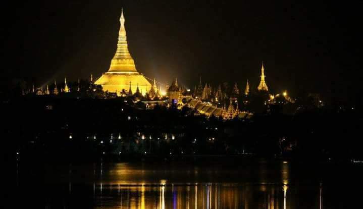 မဂၤလာညခ်မ္းပါဗ်ာ...
ခ်စ္မိတ္ေဆြမ်ားအားလံုး
ေသာကကင္းစင္၊ ျမဴ မတင္ဘဲ
ၾကည္လင္ဟဒယ၊ ႏွလုံးသားလွၾကပါေစ။