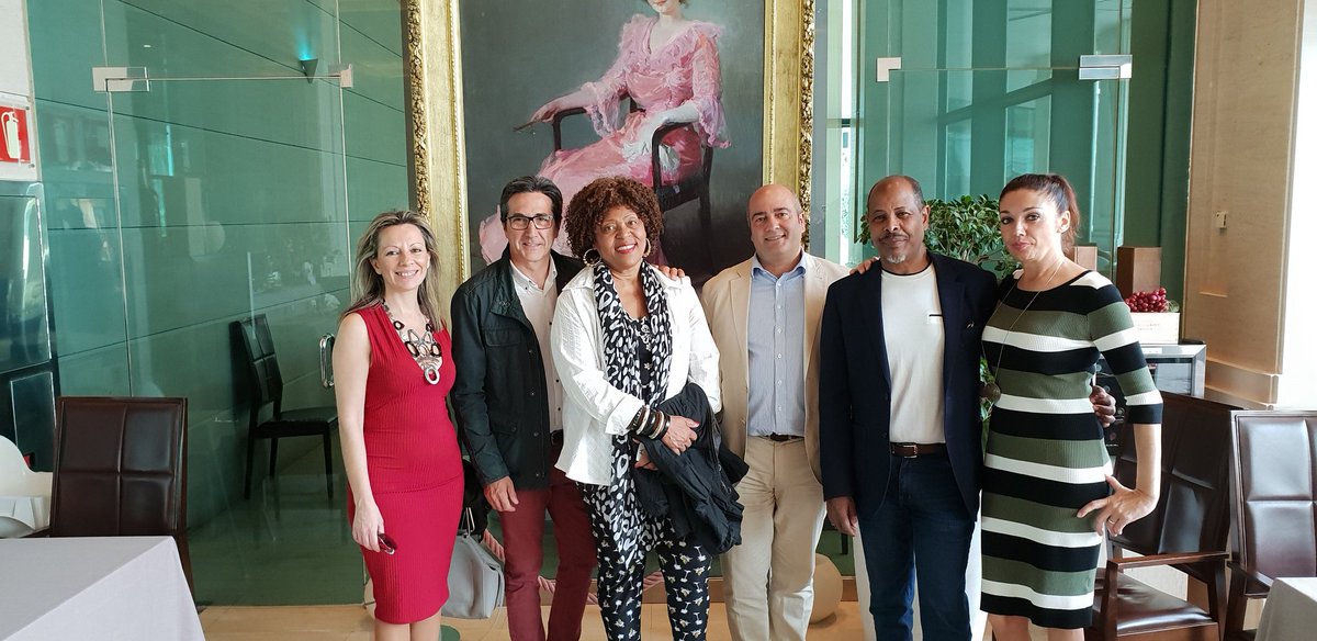 ChiquilloBarber's tweet photo. Gracias #CarlosBoga @H_Las_Arenas por tu apoyo a #PasareladelasArtes #Valencia @ArtesVlc ... y por el magnífico encuentro de esta mañana frente a nuestro Mare Nostrum... y presentarnos el tesoro cerca del mar que con tanta luz iluminó a #Sorolla ... https://t.co/33N2F0MYxX