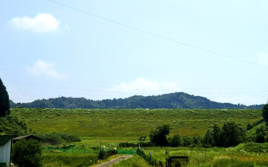 真泥ダム（伊賀市真泥）堤高:26.2m、1975年に完成したアース式ダム。灌漑用水専用のダムで、冬季にはカモなどの水鳥が集まりバードウォッチングの名所となっている。