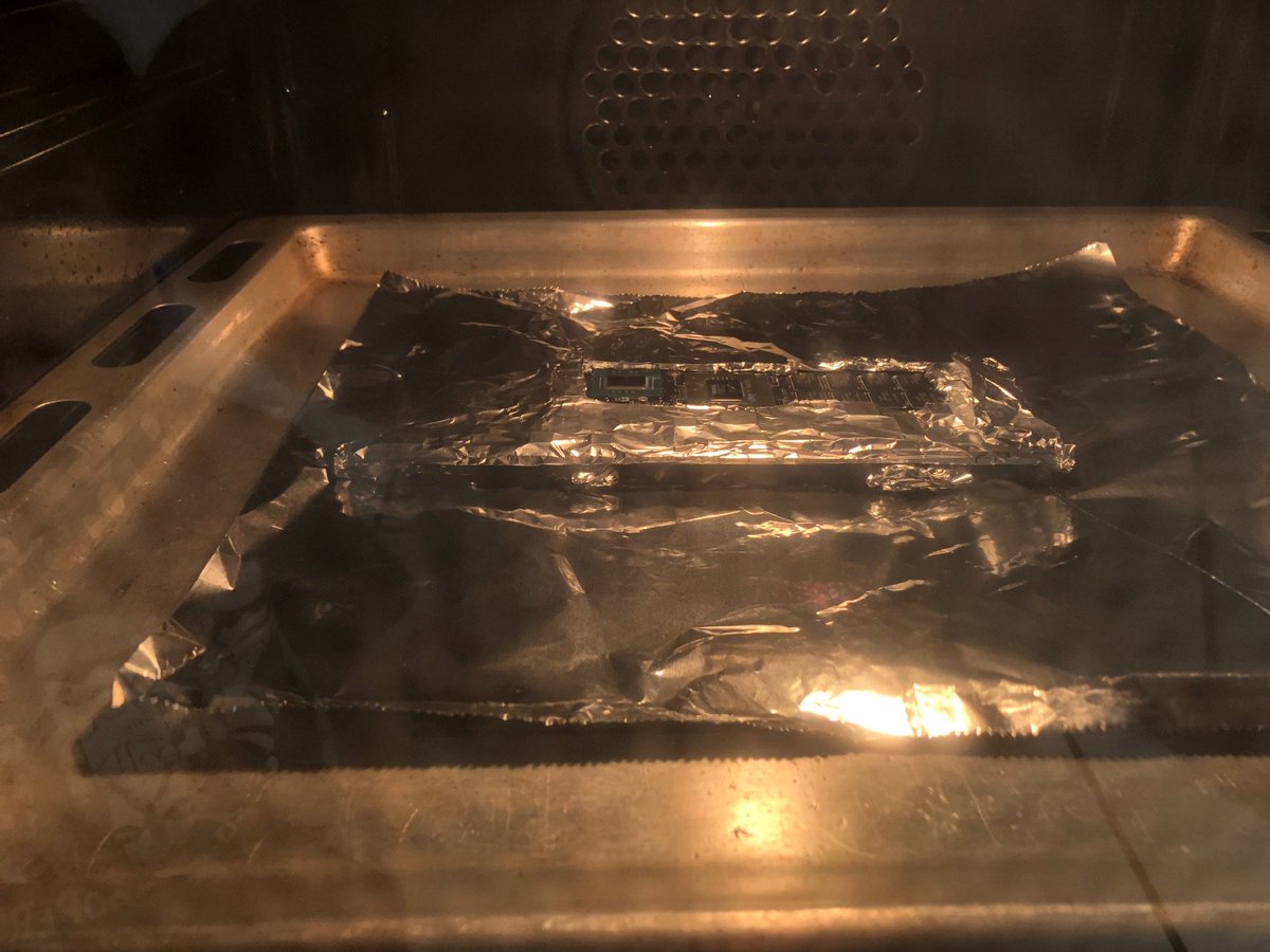 NMichas's tweet image. When everything else fails... bake it!  🍞♨️🔥💻
#reflow #reballing #weekendproject