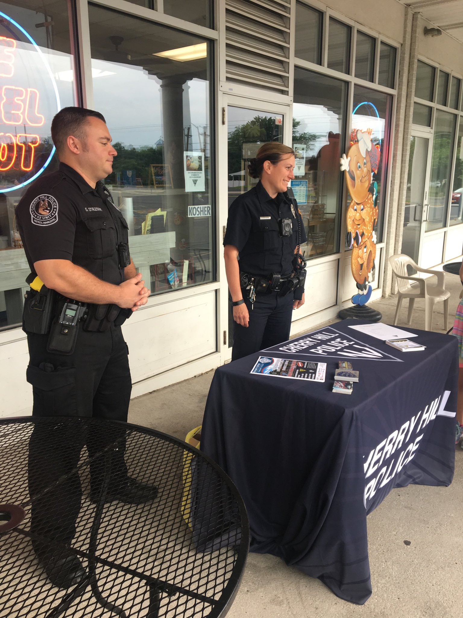 Cherry Hill Police al Twitter: "#HappeningNow...#CHPD officers are @ The  Bagel Spot for "Badges and Bagels". Stop by to have a conversation with our  officers. https://t.co/mg6Ycs0kF1" / Twitter