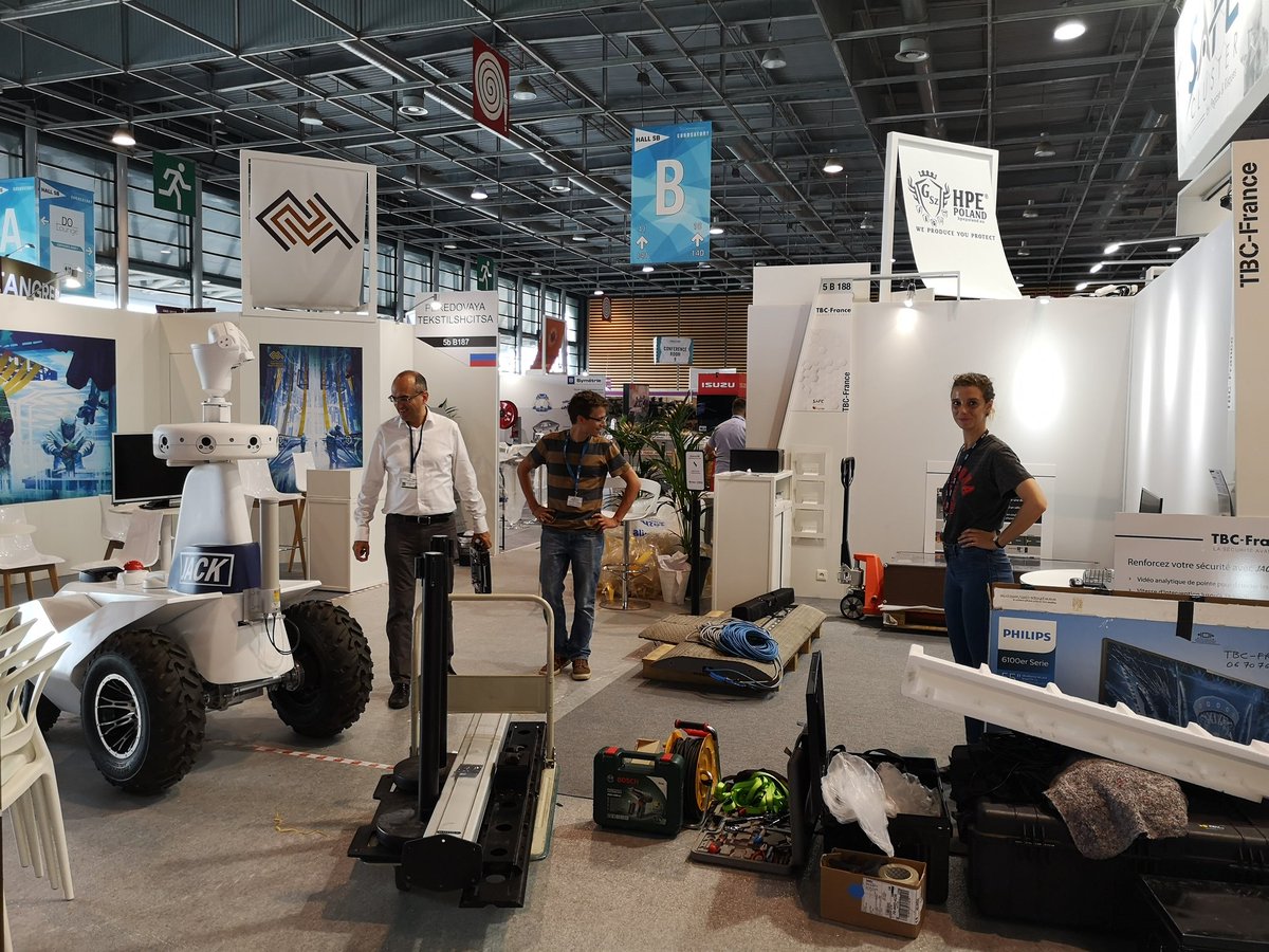 magali_viviani's tweet photo. #Eurosatory2018 installation de @TBC_France adhérent @Safe_Cluster https://t.co/mF8DKT6D5i