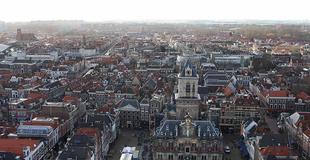 Toren triomfantelijk boven #Delft uit: beklim de toren van de #NieuweKerk buff.ly/2sMsXDX @OudeNieuweKerk #kerktoren #nieuwekerktoren #dagjeDelft #NieuweKerkDelft