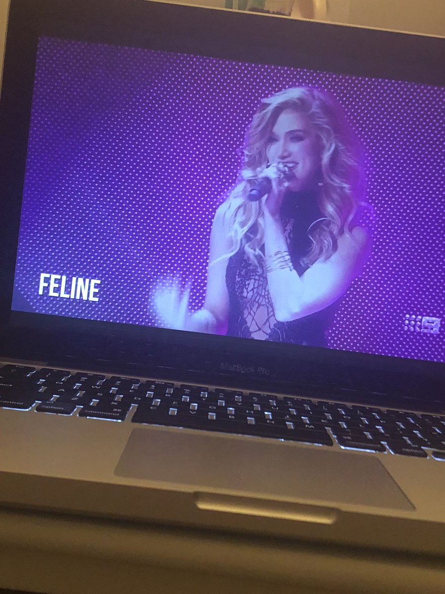 Sattz18's tweet photo. @DeltaGoodrem  hands up if your heart is literally bursting reliving this perfect moment #WingsOfTheWildTour #WotwMemories #Feline https://t.co/krtsB26ysh