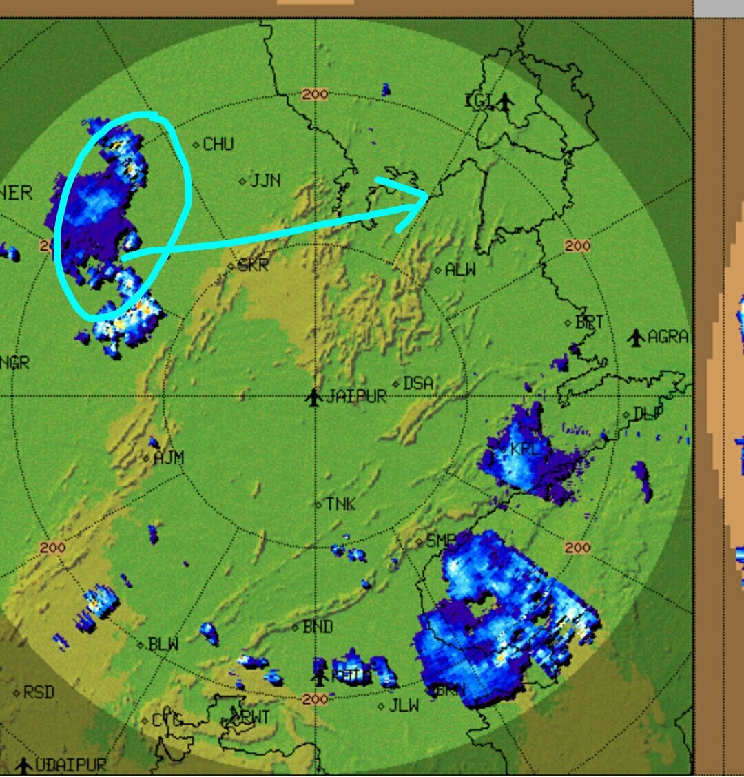 Mpalawat's tweet image. #Thundercloud are moving in, we expect #duststorm and #thundershowers in southern parts of #Delhi and NCR in next 2 hours. #Delhirains @SkymetWeather