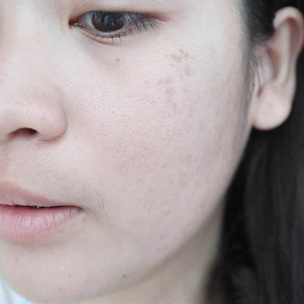 Gopgapreview's tweet image. ลอรีอัล ยูธโค้ด พรีเอสเซนส์ ตัวนี้ก๊อบใช้เป็นสเต็ปแรกของการบำรุงผิว หลังล้างหน้าใช้ตัวนี้เป็นตัวแรกเลยในการบำรุง ตัวเอสเซนส์จะช่วยปลุกผิว หรือเตรียมผิวให้ได้รับการบำรุงที่ดี ที่สำคัญชอบตรงเนื้อเอสเซนส์เค้าซึมเข้าผิวไวมาก ทาไปแล้วเหมือนไม่ได้ทาไม่มีความเหนียวเหนอะหนะเลย #YouthCode