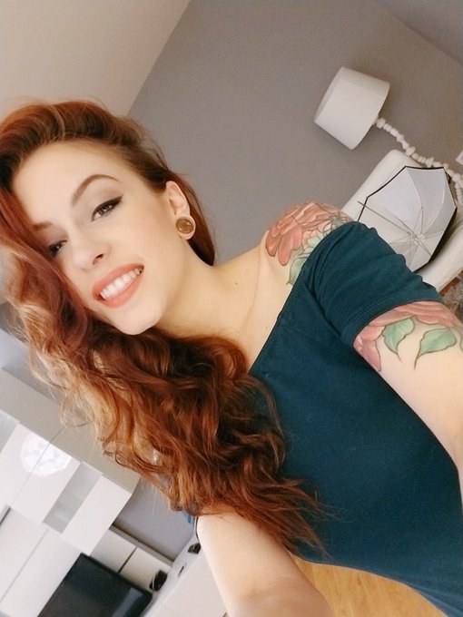 Yesterday on set 💋 https://t.co/rnfWnNkWxF<a href="/tag/bts"class="tags"><span>#bts</span></a>