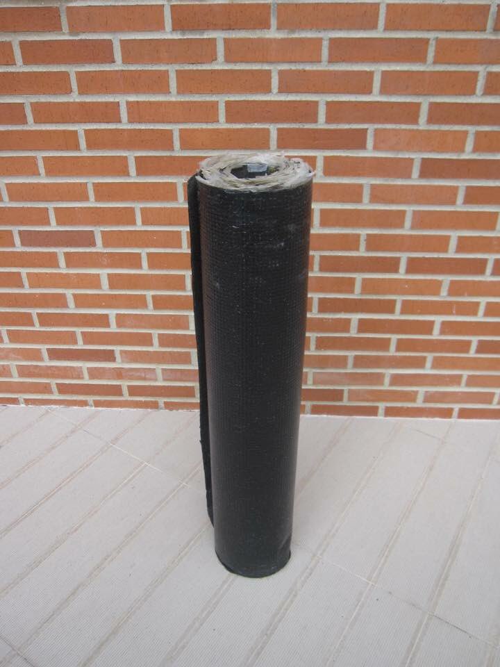 AdrianaCuervo75's tweet photo. Se vende Rollo de Manto Asfaltico de 3 milímetros de espesor, Marca IPA, que tiene todavía 7 metros de largo x 1 metros de ancho, Precio: 6.500.000 y el teléfono contacto es 0424-1746344. Se entrega en caracas o los Teques https://t.co/jiBjbd0PwI