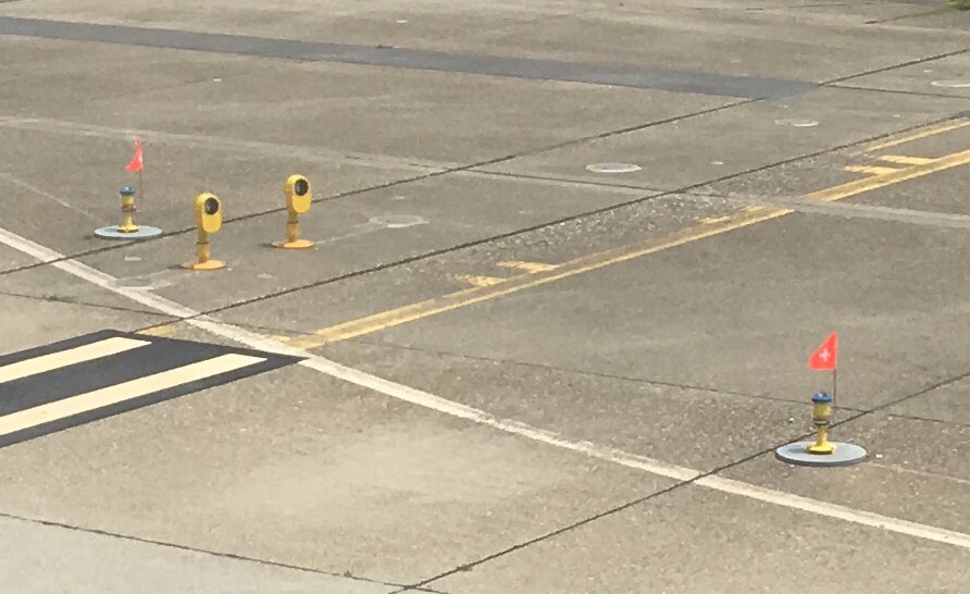 alexisk79's tweet photo. The runway edge lights at #GVA have little Swiss flags π¨ππ¨π attached, #BA729 #A319 #britishairways heading to #LHR #avgeek #avgeeks https://t.co/busgnttlMJ