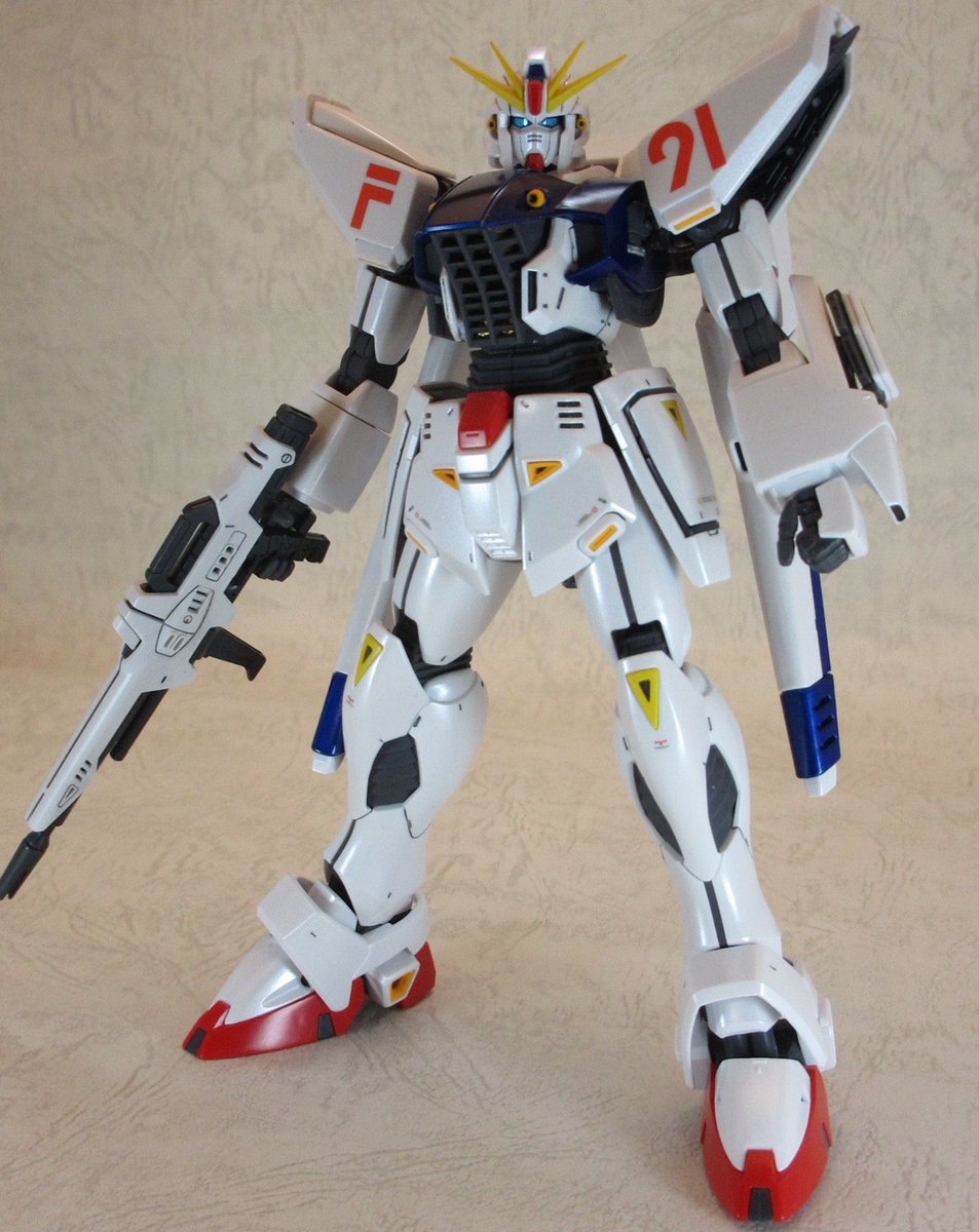 サイコミュ試験型ぶちくそ Mg F91 Ver2 0完成 約年振りとなるmg製作 ベースはホワイト パール ブルー部分はメタリックで塗装しました 噂通りの素晴らしいキット やっぱりf91はカッコいい ガンプラ 素立ちは至高 ガンプラの画像貼るとrtされる