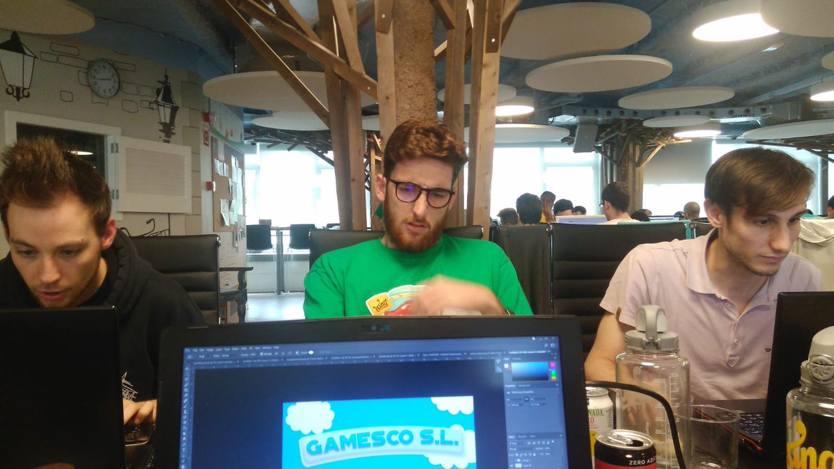PautoliMartin's tweet photo. The final hours of the #KingGameJam !!! The stress is here 🥺#ThunderCloud  @Dimas_Alcalde @MathisPaturle @SergiSolares @Benny_Veras 👑🌩️ https://t.co/ibH7rgb7Mb