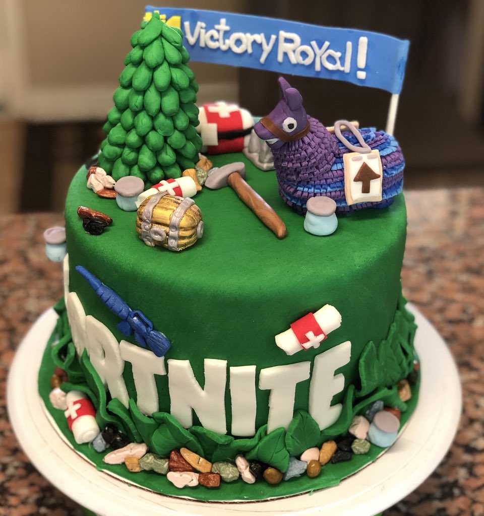 ShOrTyCaKes88's tweet photo. Latest Fortnite Cake! 😜 #Fortnite #cake #baker https://t.co/GXXbtf38Z5