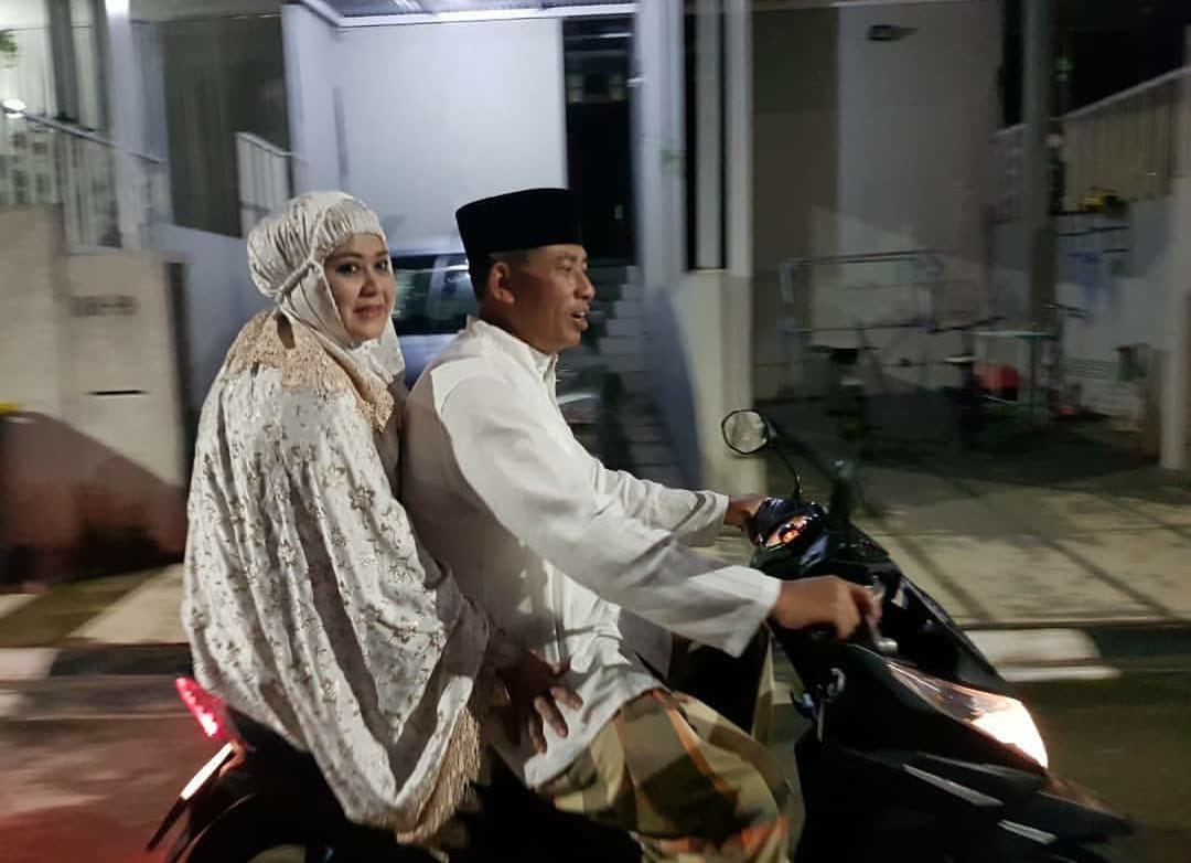 Barakallah Marsekal TNI Yuyu Sutisna, jarang sekali terlihat moment seperti ini, seorang Kepala Staff boncengan motor berdua istri saat berangkat taraweh 😇😇😇

Cc <a href="/_TNIAU/">TNI Angkatan Udara</a>