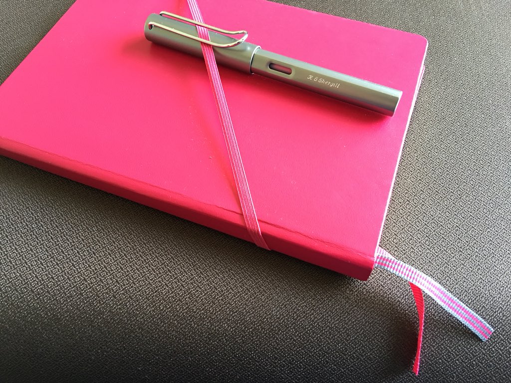 shergillhss's tweet photo. Completing my weekly review and forward week planning 📝

Enjoying the @Leuchtturm1917 #berrypink #journal and @LAMY experience 🖋

#plan
#takeaction
#oldschool https://t.co/DNIAijSwzy