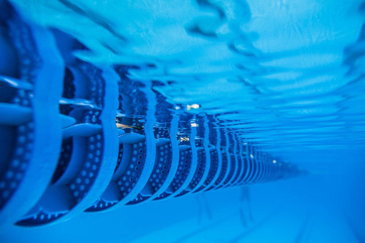 MeritMoving's tweet image. Splash House overflows pools in Palm Springs desert.sn/2sKpdDY