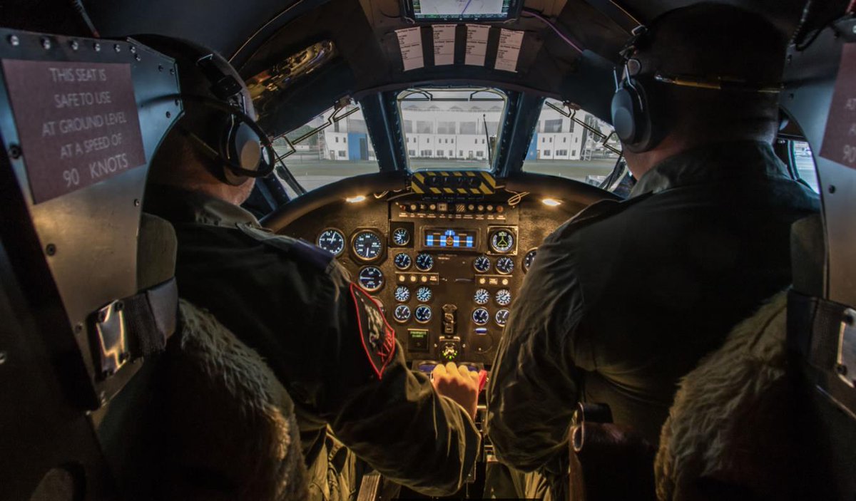 vulcantothesky's tweet photo. Treat Dad this #fathersday2018 and share the cost with your family/siblings. A Vulcan Flight he will remember for years! #ForgetTHEsocks Order today to receive the #gift certificate in time. 30mins to 2 hour experiences available. More details: https://t.co/rangTHkYwL https://t.co/n04XnPEqV9