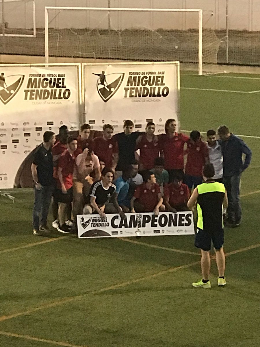 Historics_VLC's tweet photo. Nuestro equipo Cadete se proclama vencedor del Torneo Miguel Tendillo. ¡¡¡Enhorabuena!!!!
#AmuntHistorics #SomHistorics https://t.co/RnohVQs6bK