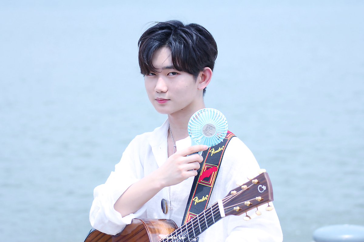 junwook_luv's tweet photo. 180609 한강버스킹❤️

#더이스트라이트 #김준욱 #준욱 #설레임 #준욱이와_영원히_함께해요

영원히 함께할💙🙈💙 https://t.co/kzQV8g8w2v