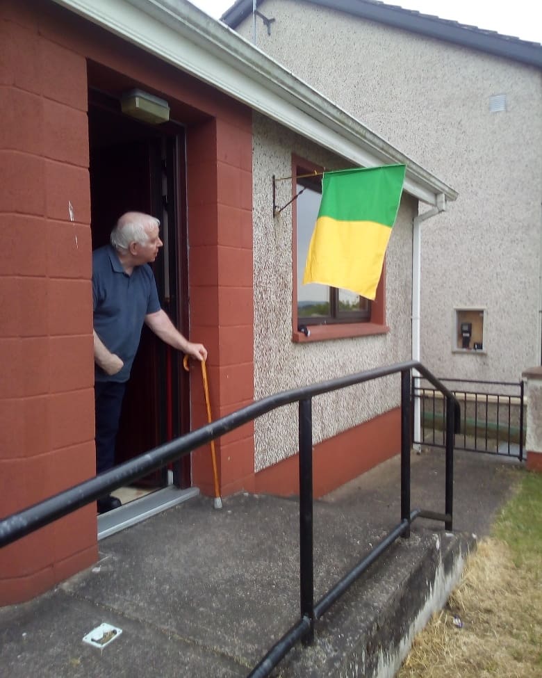 helenamcginnity's tweet photo. Donegal playing in town always brought a buzz to our house, today is no different! Mammys heart never left Inishowen, we'll continue to fly the flag for her! Good luck Donegal.. 💚💛 #formammy #Donegal #ulstersemifinal https://t.co/g1BQq5TweB