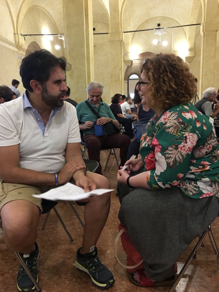 mariocalabresi's tweet photo. Eccoli i cittadini che hanno accettato di trovarsi faccia a faccia con uno sconosciuto che la pensava diversamente da loro. Un grande dibattito, civile e appassionato a #RepIdee2018 #Italiasiparla un successo da ripetere presto https://t.co/QBrEUjkrw2