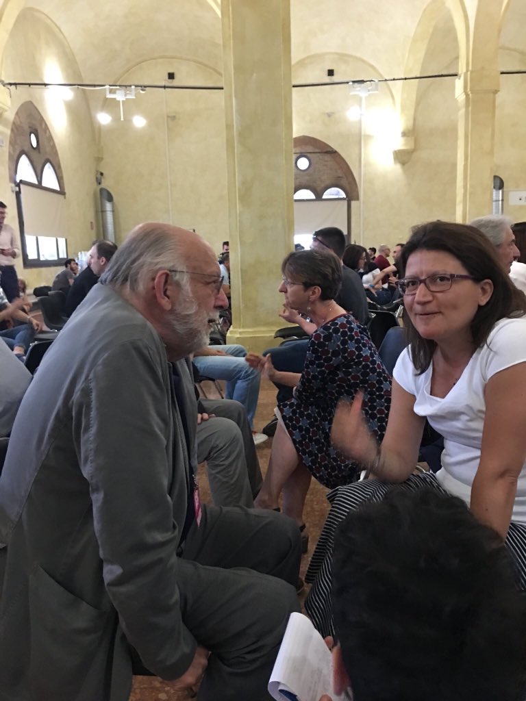 mariocalabresi's tweet photo. Eccoli i cittadini che hanno accettato di trovarsi faccia a faccia con uno sconosciuto che la pensava diversamente da loro. Un grande dibattito, civile e appassionato a #RepIdee2018 #Italiasiparla un successo da ripetere presto https://t.co/QBrEUjkrw2