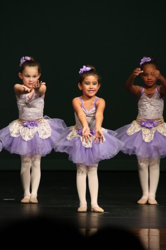 NoraRod82252120's tweet photo. Recital 2018 in the books for this little lady 🤩👯♀️ #ExploreWells #STPAC https://t.co/ibTmlv2oJd