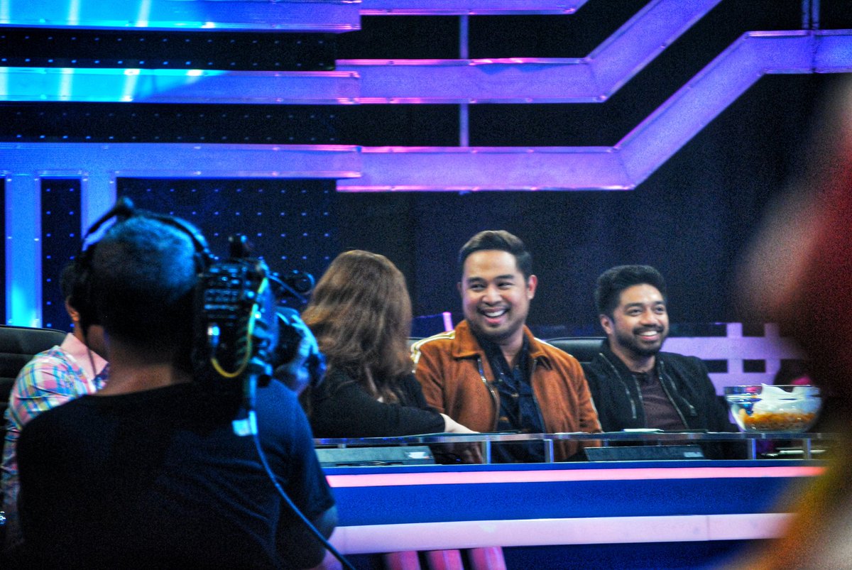 theresecasas's tweet photo. Good Vibes lang kasama ang ating jury!
@jedmadela @YourFacePH #YFSFKHighestLevel https://t.co/QUdCqbQWCP